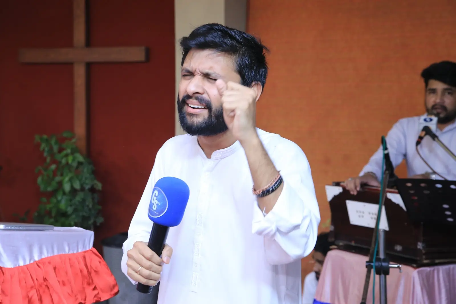 Evangelist Daud Ayub preaching